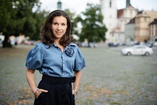 Češky čelí bariérám na trhu práce, říká expertka. Jak firmy obhájí mzdové rozdíly?